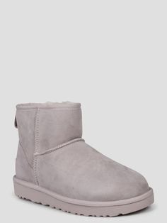 UGG Classic Mini II suede boots , in sheepskin. - FW24 - Round toe - Overlock stitch on seams - Logo label on the heel - Sheepskin Lining - Rubber sole - Made in Vietnam - Sheepskin Ugg Shoes Women, Ugg Classic Mini Ii, Overlock Stitch, Kurt Geiger Heels, Tom Ford Handbags, Ugg Classic Mini, Sheepskin Boots, Grey Boots, Ugg Classic