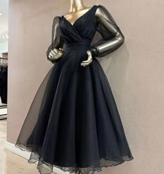 Vestidos Color Lila, 15 Th Birthday, Korean Fashion Dress Elegant, Knit Sweater Outfit Fall, Black Tulle Prom Dress, Elegant Dress Designs, Black And White Wedding Dresses, Monday Christmas, Black Frock