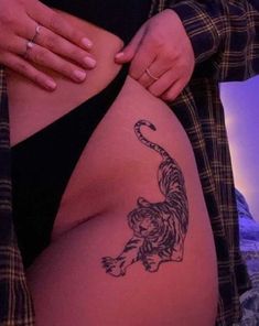 Tiger Tattoo Thigh, Tato Minimal, Hip Thigh Tattoos, Hip Tattoos Women, Leg Tattoos Women, Stylist Tattoos, Thigh Tattoos Women, Discreet Tattoos