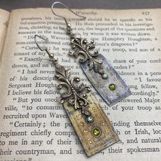 Cheap Handmade Victorian Jewelry, Found Object Jewelry Native American, Upcycled Vintage Jewelry Victorian, Apocalypse Jewelry, Dr Jewelry, Larp Inspiration, Vintaj Jewelry, Marauders Dr, Artistic Earrings