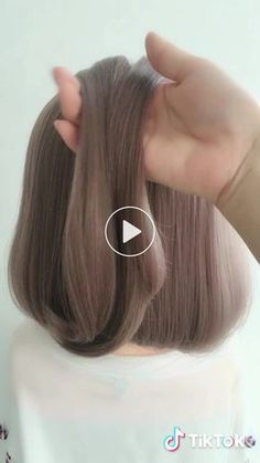 Krótki filmik użytkownika 欢欢 很努力 z ♬ original sound - huan_diy Hair Braid Diy, Penteado Cabelo Curto, Cute Hairstyles For Short Hair, Short Hair Updo, Sporty Hairstyles, Hair Updo, Volleyball Hairstyles, Hairstyles Short