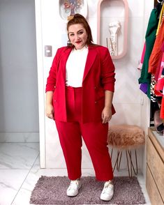 Blazer colorido: como usar e ficar mais fashion! – JUROMANO.COM Semi Formal Outfits For Women Plus Size, Looks Blazer, Outfits Gorditas, Blazer Plus Size, Look Office, Plus Size Looks, Plus Size Fall Outfit, Plus Size Blazer