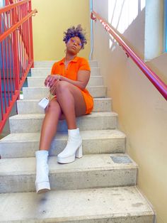 Black girl sitting on a staircase and posing on staircase in white boots, black girl in a orange dress Staircase Poses Instagram, Staircase Pictures Poses, Sitting On Stairs Poses, Stairs Poses, Pictures On Stairs, Stair Poses, Orange Dress Outfit, Holiday Poses