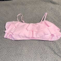 Sexyyy Summer Poolside Pink Crop Top, Pink Crop Top For Poolside Spring Season, Pink Crop Top For Spring Poolside, Spring Pink Crop Top For Poolside, Pink Poolside Beachwear Crop Top, Beach-friendly Pink Crop Top, Seamless Swimwear For Spring Party, Summer Stretch Underwire Crop Top, Seamless Party Swimwear For Spring