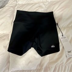 Brand New Alo Airlift Shorts With Tags Still Attached. Alo Shorts, Kids Athletic, Yoga Shorts, Alo Yoga, Christmas Wishlist, Bike Shorts, Christmas List, Vienna, Big Kids