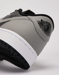 The fan-favorite "Shadow" Air Jordan 1 is back – this time in low-cut form. This iteration of the OG color scheme features a premium leather upper with classic black and "Medium Grey" colorblocking. Leather upper Leather overlays Swoosh overlays Wings logos on the heels Traditional lacing system Padded ankle collar Pad Graphic Tee Outfits, Jordan Air, Wings Logo, Fall Fits, Boy Shoes, Air Jordan 1 Retro, Jordans For Men, Fall Shoes, Jordan 1 Retro