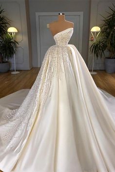 Designer Ball Gown Wedding Dress Outfits For Women With Crystals Online Valdrin Sahiti, Formal Occasion Dress, Fancy Wedding Dresses, Fancy Wedding, Dream Wedding Ideas Dresses, Bridal Party Dresses, فستان سهرة, Gown Wedding, Dresses Party