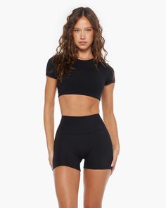 Isabelle Mathers, Gymwear Outfits, Radiate Confidence, Workout Fits, Shop Boutique, Black Activewear, Women's Activewear, Body Inspiration, Tops Online