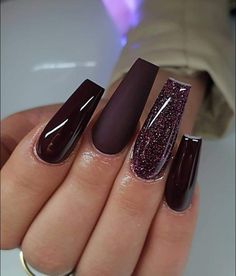 Posh Nails, Black Nails With Glitter, Nails With Glitter, Unghie Nail Art, Witchy Nails, Valentine Nails, Airbrush App, Edgy Nails, Goth Nails