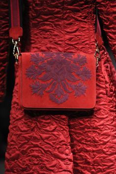 Purple Runway, Simply Red, Pretty Bags, Amethyst Purple, Alberta Ferretti, Fall 2022, Floral Dresses, Gorgeous Bags, Bold Black