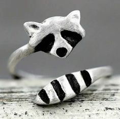 Brand New In Package Raccoon Gift, Pet Raccoon, Cute Raccoon, Animal Rings, Wedding Party Jewelry, Estilo Punk, Racoon, Hand Jewelry, Wrap Rings