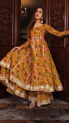 Cotton Anarkali Dress, Chifon Dress, Floral Print Anarkali, Cotton Anarkali Suits, Lawn Designs, Outfit Wishlist, डिजाइनर कपड़े, Flared Palazzo, Indian Tunic