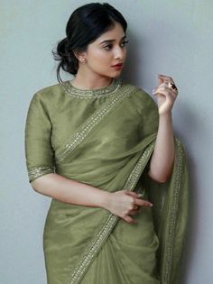 Green Sari, Cotton Saree Blouse Designs, Simple Saree Designs, Traditional Blouse Designs, New Saree Blouse Designs, Latest Model Blouse Designs, Fashionable Saree Blouse Designs, Saree Designs Party Wear, Elegant Blouse Designs