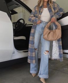 pinterest: hezzprice Mode Dope, Sandal Tali, Indie Vibes, Look Adidas, Estilo Indie, Looks Country, Skandinavian Fashion, London Outfit, Pastel Outfit