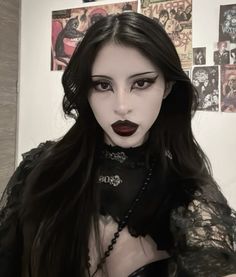 Vampiric Goth Outfits, Goth Inspired Makeup, Gothic Black Makeup, Soft Vampire Makeup, Gothic Bride Makeup, Goth Makeup Simple, Gothic Vampire Makeup, Goth Vampire Makeup, Romantic Gothic Makeup