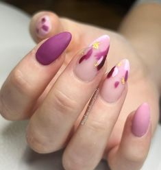 44 Elegant Gold and Purple Nail Ideas for a Classy Look. Craving a touch of elegance for your nails? Discover these sophisticated ideas to achieve a classy manicure! Get ready to exude sophistication! Image from @valenciabeautynails Classy Manicure