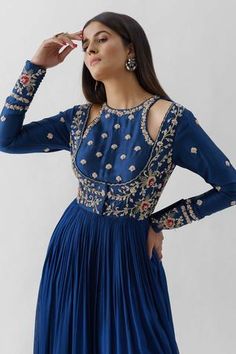 Anarkali With Dupatta, Embroidered Anarkali, Anarkali Dress Pattern, Traditional Indian Dress, Indian Dresses Traditional, Traditional Indian Outfits, Indian Gowns Dresses, Designer Party Wear Dresses, Designer Dresses Casual