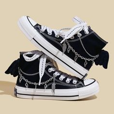 These adorable winged canvas shoes are so cute, our sizes include 35-44, as pictured and we'll throw in an extra pair of chains, very cool. This is a very special gift for your daughter in middle school, high school, college, or a friend. Default women's size, if you need men's size please contact us or note in the order. Upper Material: Canvas Fashion Element: Sewing Lining Material: Canvas Insole Material: Rubber Heel Height: Flat Closure Type: Lace-up 90s Accessories, 90s Hip Hop Fashion, Crop Top With Jeans, Halter Top Dresses, 90s Hip Hop, Vintage Grunge, Retro 90s, School College, Canvas Sneakers