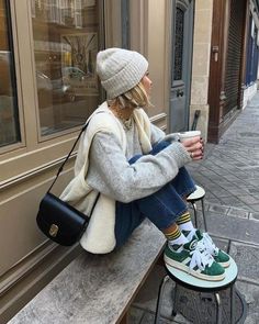 Vans Verdes, Green Shoes Outfit, Campus Sneakers, Outfit Campus, Chica Chola, Beige Hose, Campus 00, Fall Fitness, Comfy Summer Outfits