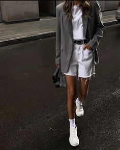 Street Wear For Women, Zara Looks, Look Jean, Effortlessly Chic Outfits, Style Travel, Chic Dresses, Fashion Pieces, Blazer Outfits, Autumn Outfit