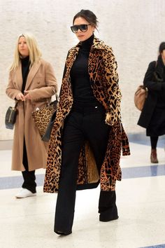 Celebrity Winter Coat, Simple Winter Outfits, Fall Fashion Coats, Victoria Beckham Style, Leopard Coat, Outfit Trends, Print Coat, Coat Outfits