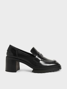 Planning to refresh your wardrobe? Start with penny loafers that are an essential to any professional wardrobe. These closed-toe shoes are set on a platform sole and 7cm chunky heels that are as sturdy as they are stylish. Thanks to the classic black colour, they are also extremely versatile to match with any outfit. Step up your fashion game at the office when you slip into these with a classy pencil dress and a double handle tote bag. Loafer Pumps Outfit, Pumps Outfit, Loafer Pumps, Work Fits, Kids Belt, Online Shopping Shoes, Closed Toe Shoes, Professional Wardrobe, Faux Leather Heels