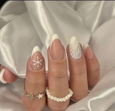 White Christmas Nails, White Nail Designs, Christmas Nails Acrylic, Nails Polish, Pretty Acrylic Nails