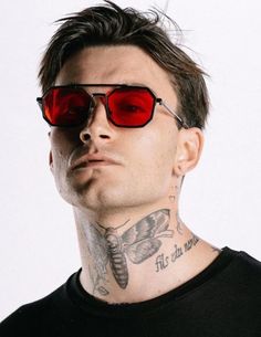 Red Lensed Sunglasses, Red Glasses Outfit, Red Sunglasses Men, Red Lens Sunglasses, Mens Business Casual Outfits, Metal Core, Unique Sunglasses