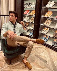 Khaki Shoes Outfit, Old Money Fall Outfit Men, Brown Suits For Men, Mens Formal Outfits, Fake St, Outfit Elegante, Logan Henderson, Army Images