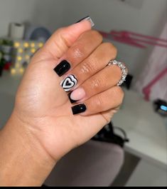 2000s Acrylic Nails Short, Cute Short Square Acrylic Nails Simple, Cute Nails For Birthday Short Square, Birthday Short Nail Set Ideas, Short Nails For Birthday, Short Nail Set Designs, Pretty Nail Ideas Acrylic Short, Cute Nails For Birthday Short, Birthday Nails Classy Short