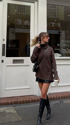 Skirt And Boots Fall Outfit, Chic Mini Skirt Outfit, Black Pleated Skirt Fall Outfit, Tall Boot Fall Outfits, Knee High Black Boots Outfit Casual, Style Tall Black Boots, Tall Boots And Skirt Outfit, Tall Black Boot Outfit, Skirt And Tall Boots Outfit