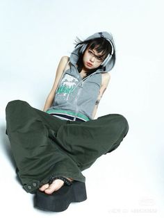 2000s Japanese Fashion, Poses References, Human Poses, Dynamic Poses, Cool Poses, Cool Fits, Pose Reference Photo, 가을 패션