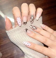 Pink And Brown Plaid Nails, Two Tone Nail Art, Brown And Pink Nails Design, Brown Pink Nails, Brown Plaid Nails, Pink Plaid Nails, Pink Nail Inspo, Plaid Nail Designs