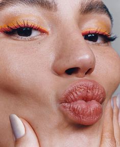 Orange And Pink Eyeliner, Pink And Orange Makeup, Glossier Eyeliner, Makeup Bibir, Western Makeup, Diy Lip Scrub, Sunset Fashion, Generation G, Maquillage On Fleek