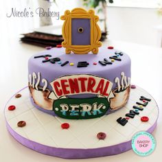 there is a cake that has been decorated to look like the central perk logo