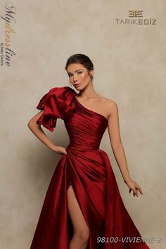 Looking for a stunning prom dress for your upcoming Spring 2022 event? Check out the Tarik Ediz 98100 collection! Made of luxurious taffeta fabric, these dresses are sure to turn heads. With a variety of colors and styles to choose from, you're sure to find the perfect dress for your special night. Order now and be ready to stun at your next big event! Split Prom Dresses, Chique Outfit, One Shoulder Prom Dress, Prom Dresses Long Mermaid, Tarik Ediz, فستان سهرة, Mermaid Prom Dresses, Formal Evening Dresses, Evening Dresses Long