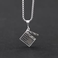 ...and ACTION! Discover this incredible pendant, the clapperboard bar is articulated! A perfect detail for movie lovers. This clapperboard-shaped pendant is made of sterling silver. Includes a stainless steel chain. Pendant dimensions: 16mm X 13mm. This design has a handmade finish, so the measurements may vary slightly. Movie Necklaces, Movie Action, Funky Jewelry, Jewelry Lookbook, Fantasy Jewelry, Rhinestone Jewelry, Silver Gifts, Girly Jewelry, Chain Pendant