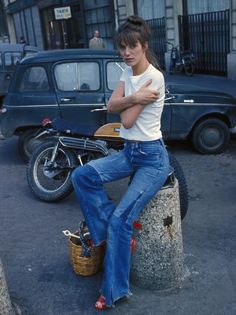 Style Jane Birkin, Jane Birkin Style, Girl Blogger, Serge Gainsbourg, Charlotte Gainsbourg, Jean Vintage, Brooklyn Baby, Jane Birkin, Looks Street Style