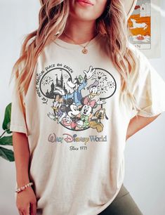 Disney Outfits For Teens, Cool Disney Outfits, Cute Disney World Outfits, Vintage Mickey And Minnie, Disney Family Shirt, Disney Fits, Disneyland Shirt, Outfit Disney, Disney Clothing