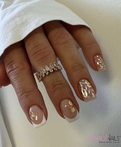 French manicure with gold flakes nail art, medium nails | Fall Nails, Autumn nails, Fall Nail Art Trends, Fall Nail Ideas Gold Foil Nails, Anniversary Nails, Wow Nails, Nail Art Trends, Casual Nails, Foil Nails, Art Trends, Classy Nails, Pretty Acrylic Nails