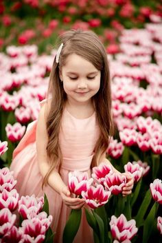 Tulip Field Photoshoot, Spring Poses, Photoshoot Wallpaper, Tulips Images, Carlsbad Flower Fields, Images Jumma Mubarak, Field Photoshoot, Tulip Season