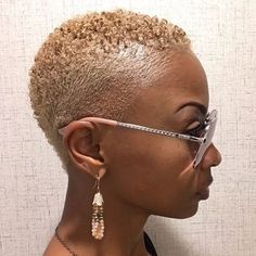 Rockin' It Natural on Instagram: “Love this cut and color @ladylike_pickett.beauty!!! 😍😍😍 • You are Rockin’ It Natural❤!!! Follow us @RockinItNatural for daily natural hair…” Tapered Hairstyles, Low Cut Hairstyles, Weave Bob, Natural Haircuts, Natural Hair Woman