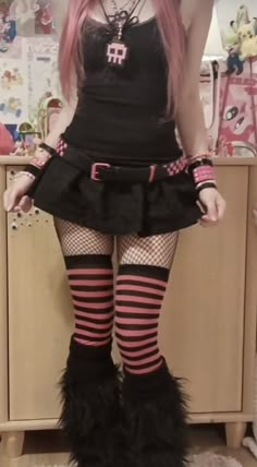 Black And Pink Fits, Pink Grunge Pfp, Scenemo Outfits, Pink Alt, Scene Outfits, Alt Style, Kawaii Goth