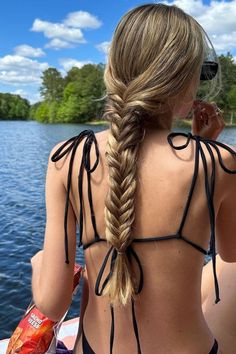 25 Fishtail Braid Hairstyles: Effortlessly Stylish Looks to Try | Lookosm Sport Hair, Fishtail Braid, Hair Stylies, Work Hairstyles, Sporty Hairstyles, Braid Hairstyles, Easy Hairstyles For Long Hair, Summer Feeling