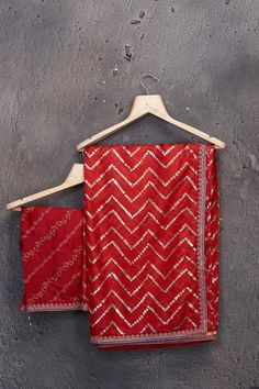 Turn heads at parties and festive occasions in this stunning red chevron foil print Kota saree. It comes with a blouse piece. Shop Kota sarees in USA from Pure Elegance. Disclaimer: The shown stitched blouse on the model is for display purpose only. The saree comes with a matching blouse piece and finished with fall and piko. Tussar Silk Sarees, Kota Sarees, Fashion Journals, Pure Elegance, Tussar Silk Saree, Indian Saree, Traditional Fabric, Saree Online, Pure Silk Sarees