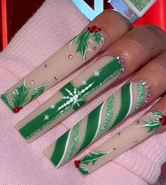 Green Grinch Nails, Long Christmas Nails, Nail Ideas Winter, Birthday Nail Ideas, Nail Holiday, Xmas Nail Designs, Birthday Nail