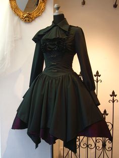 Clothes Recycling, Circle Skirts, Old Fashion Dresses, Short Hairstyle, Gothic Dress, Gothic Outfits, Mode Inspo, Lolita Dress, Gothic Lolita