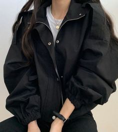 Sweatshirt Fits Aesthetic, R O S I E Black, Soft 90s Outfits, Boyfriend Clothes Outfit, Minimalist Outfits Aesthetic, Korean Jacket Outfit, Black Jacket Outfit Aesthetic, Black Soft Aesthetic Korean, Black Sweatshirt Aesthetic