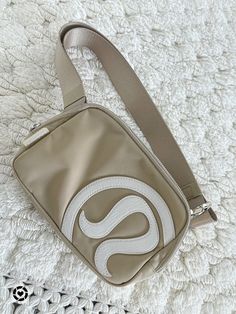 Lulu Everywhere Belt Bag, Lulu Lemon Belt Bag, Lulu Belt Bag, Belt Bag Lululemon, Bag Collection, Birthday List, Leather Logo