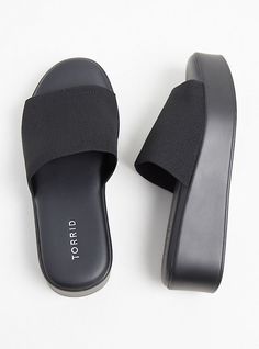 Black Platform Sandals Outfit, Platform Sandals Outfit, Black Platforms, Black Platform Sandals, Shoes Hack, Black Slippers, Classy Shoes, Black Slides, Sandals Outfit